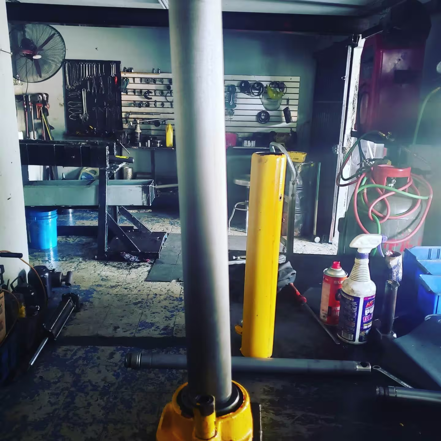 Reparaciones de de cilindro hidráulico para bajar motores QuicklySeal Panamá